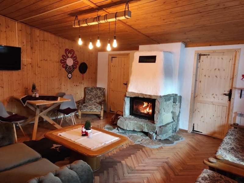 Chałpa na skarpie Villa Meszna Exteriör bild