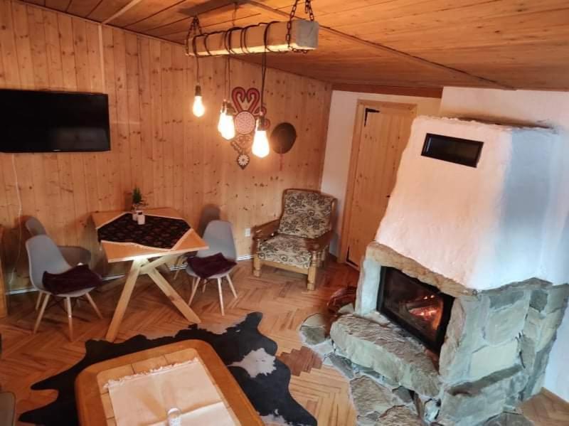 Chałpa na skarpie Villa Meszna Exteriör bild